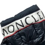 mmoncler jas zwart logo op c detail